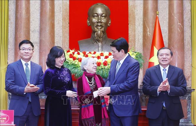 Chủ tịch nước Lương Cường gặp mặt c&aacute; nh&acirc;n ti&ecirc;u biểu ng&agrave;nh y tế- Ảnh 7.