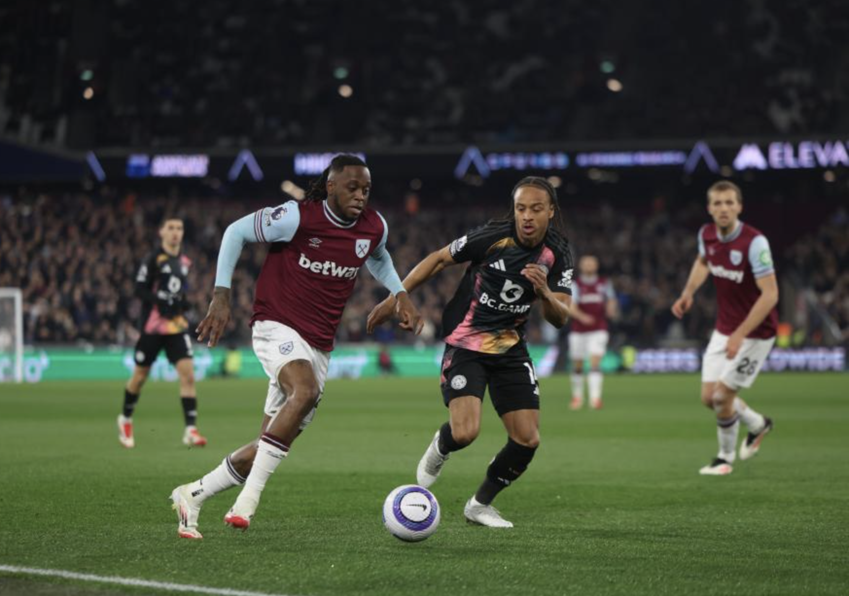 Leicester lại thua thảm ở London, HLV Van Nistelrooy c&oacute; nguy cơ mất ghế- Ảnh 5.