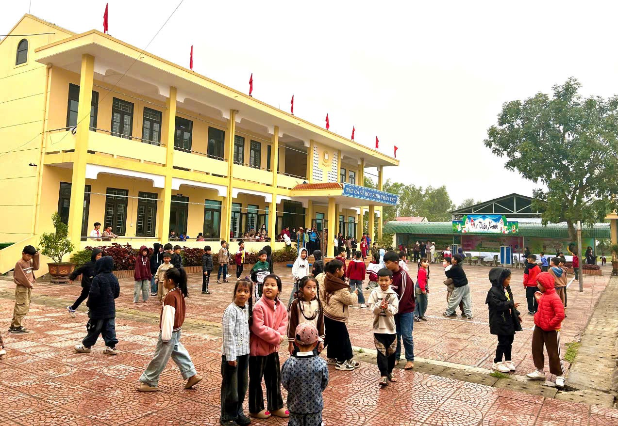 Hơn 150 học sinh đ&atilde; đi học trở lại sau Tết: Ch&iacute;nh quyền sẽ x&acirc;y trường mới năm 2025!- Ảnh 1.