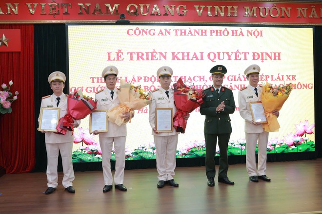 C&ocirc;ng an TP H&agrave; Nội th&agrave;nh lập Đội s&aacute;t hạch, cấp giấy ph&eacute;p l&aacute;i xe- Ảnh 1.