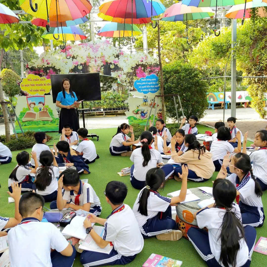 Miễn học ph&iacute; cho học sinh c&ocirc;ng lập- Ảnh 1.