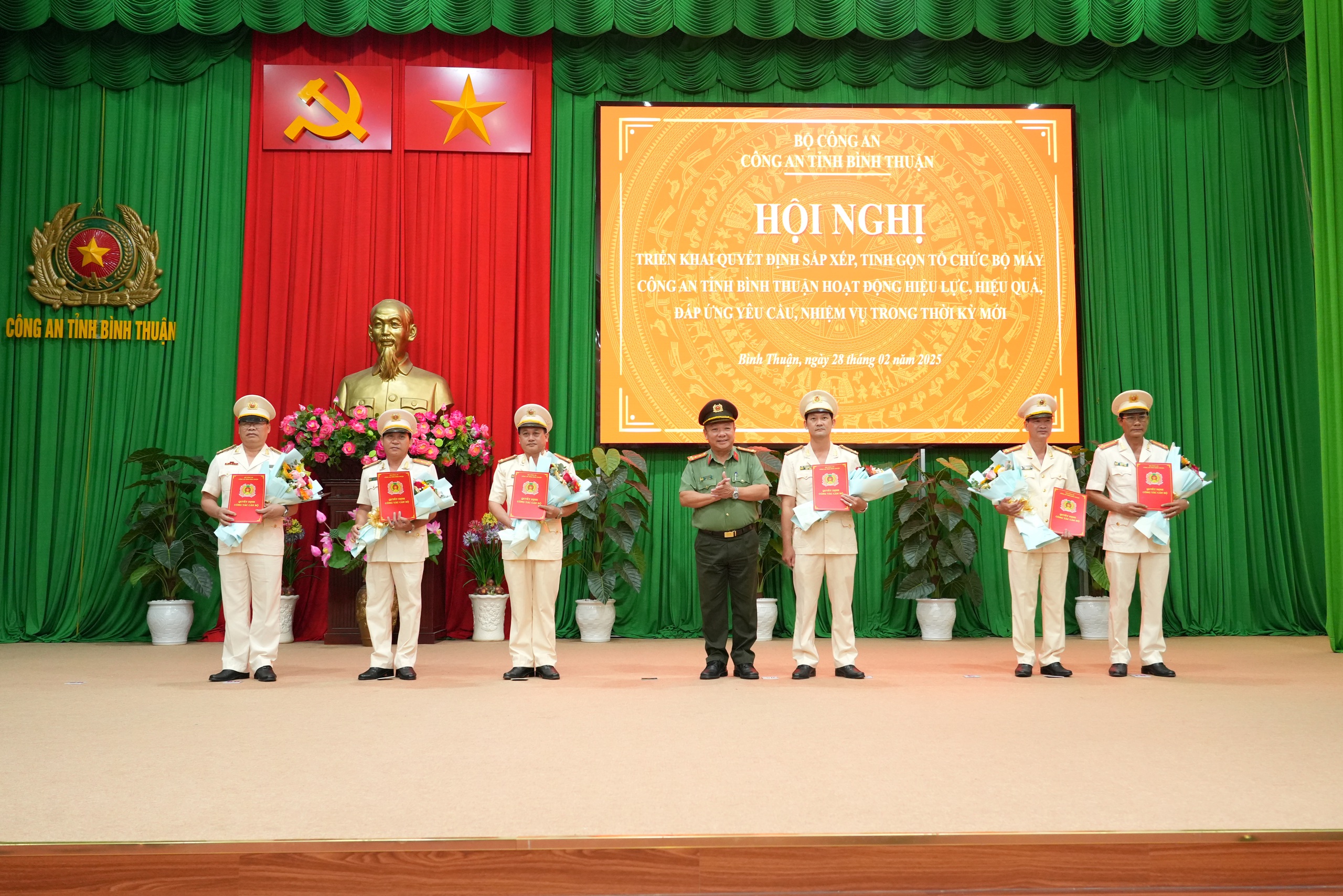C&ocirc;ng an tỉnh Thanh H&oacute;a giải thể 26 đơn vị c&ocirc;ng an cấp huyện- Ảnh 5.