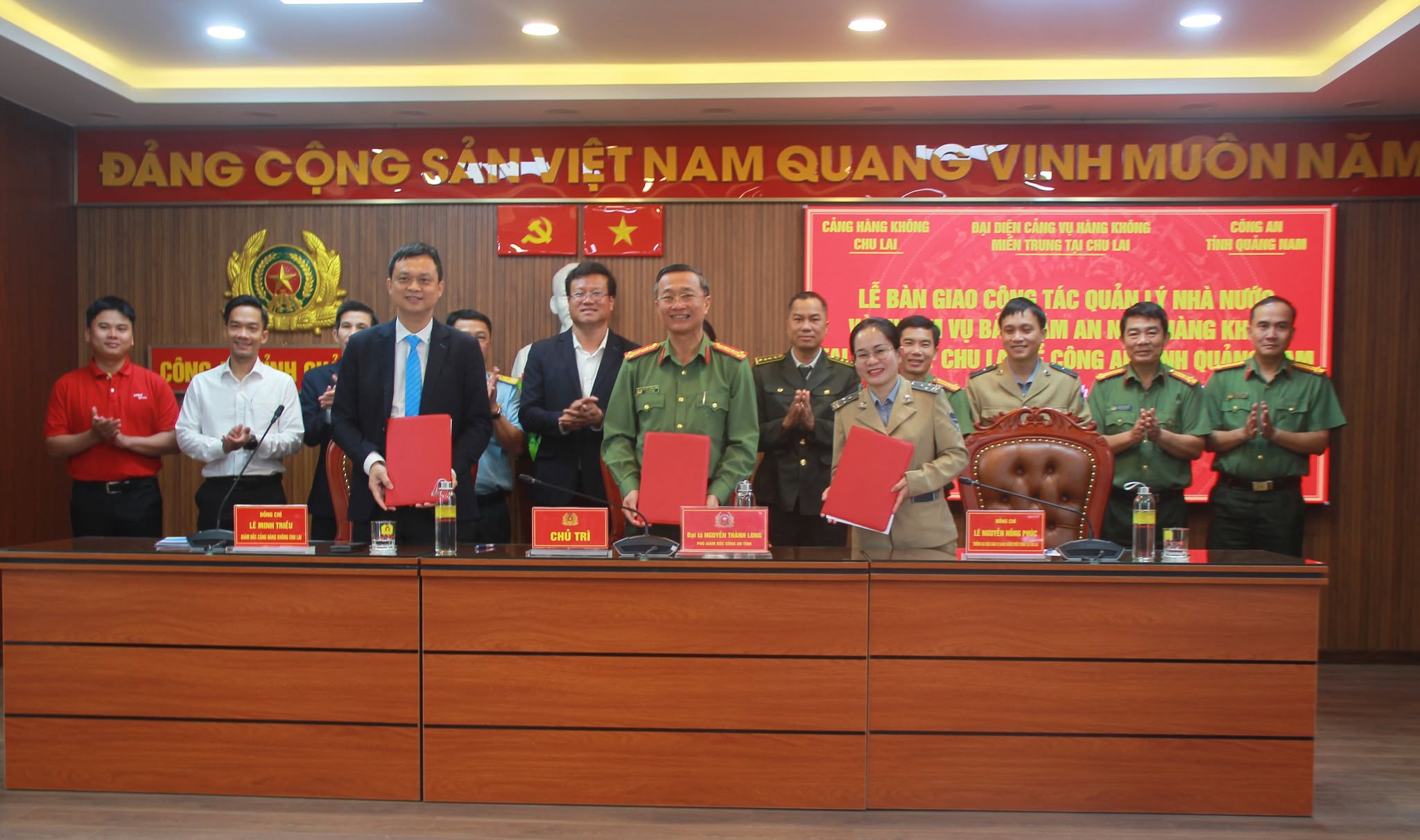 C&ocirc;ng an tiếp nhận nhiệm vụ bảo đảm an ninh h&agrave;ng kh&ocirc;ng tại s&acirc;n bay C&ocirc;n Đảo, s&acirc;n bay Chu Lai- Ảnh 2.
