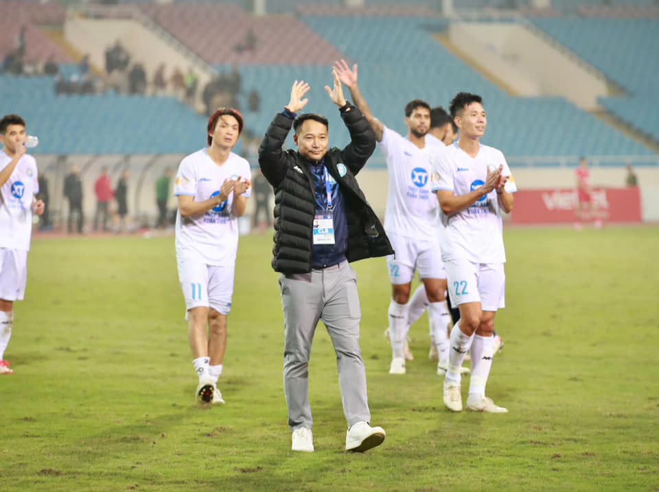 "Cơn lốc đường biên" Văn Vĩ giúp CLB Nam Định chiếm ngôi đầu bảng V-League- Ảnh 6.