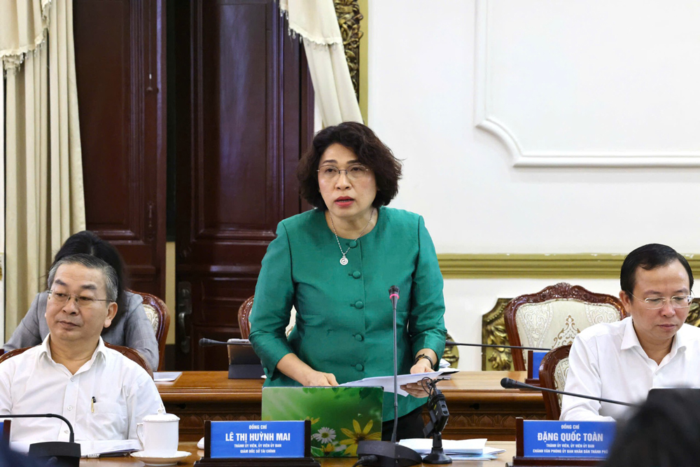 Gi&aacute;m đốc Sở T&agrave;i ch&iacute;nh L&ecirc; Thị Huỳnh Mai th&ocirc;ng tin nhiều t&iacute;n hiệu t&iacute;ch cực về t&igrave;nh h&igrave;nh kinh tế - x&atilde; hội th&agrave;nh phố. Ảnh: TRUNG T&Acirc;M B&Aacute;O CH&Iacute; TP HCM