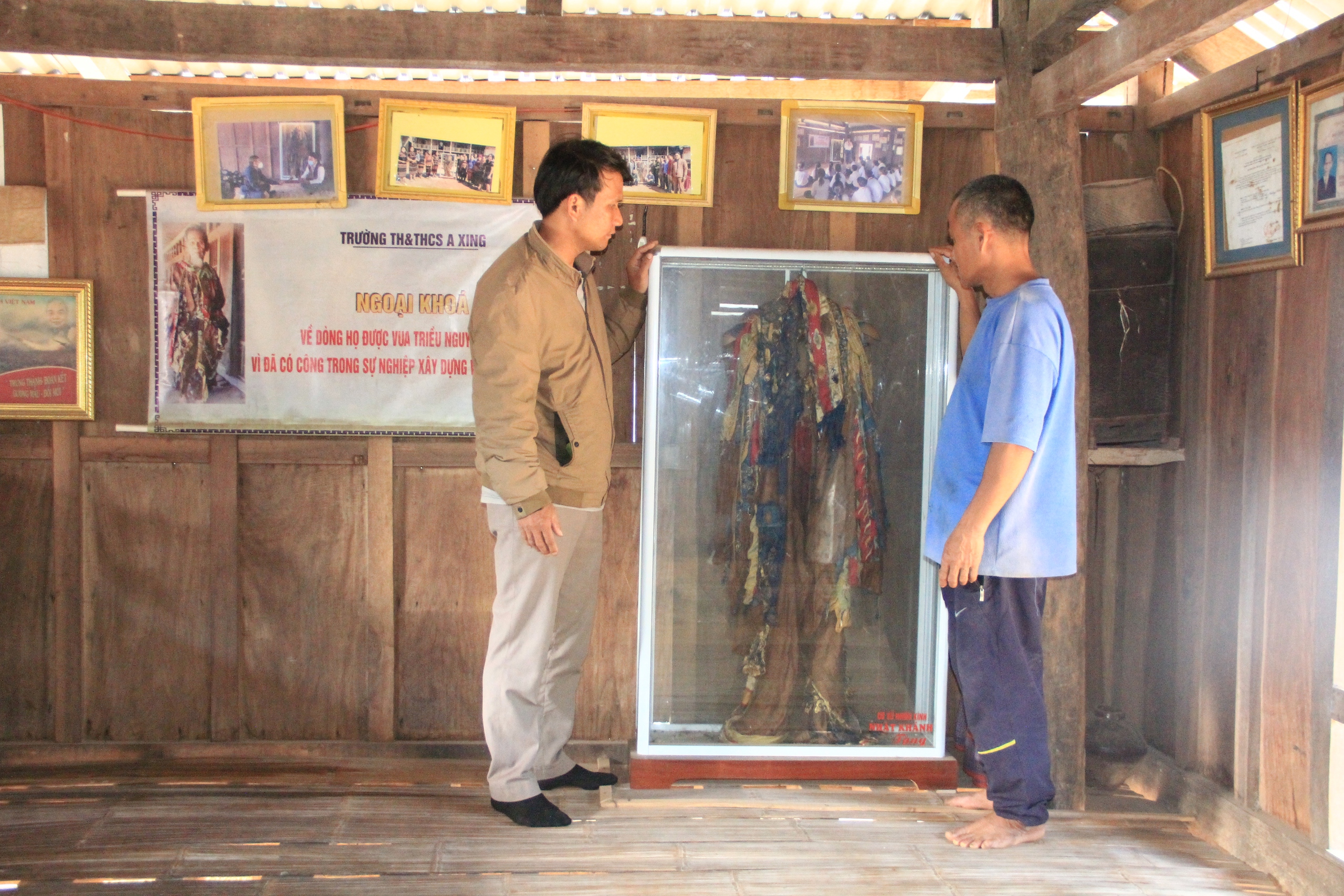 Dòng họ 5 đời giữ áo Vua ban- Ảnh 4.