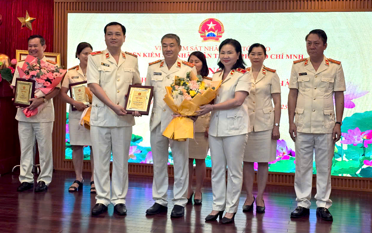 VKSND TP HCM vinh danh nhiều cá nhân, tập thể tiêu biểu- Ảnh 3.