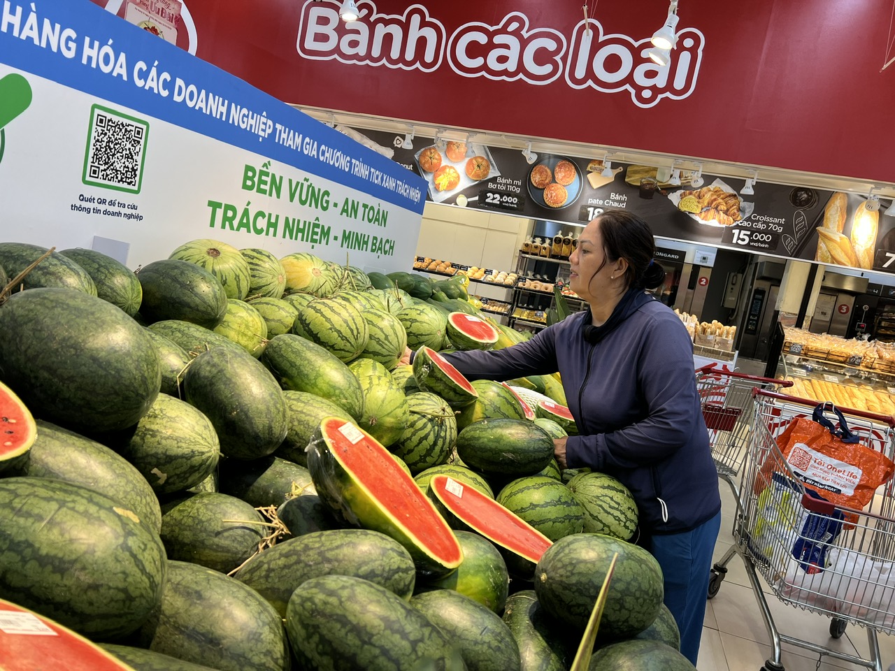 "Tick xanh tr&aacute;ch nhiệm" c&ograve;n khi&ecirc;m tốn- Ảnh 1.