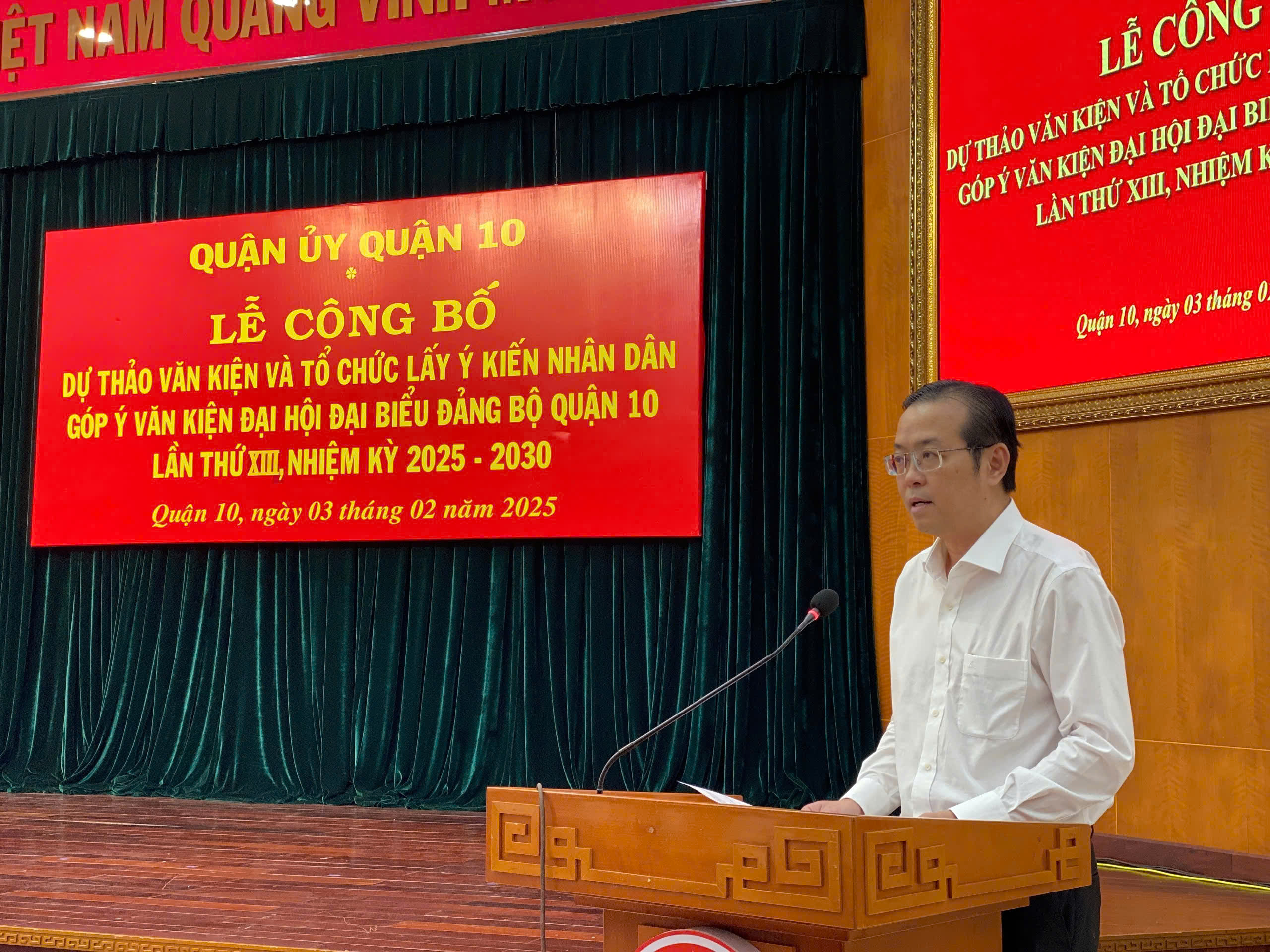 Quận 10 lấy ý kiến nhân dân về văn kiện Đại hội Đại biểu Đảng bộ quận- Ảnh 1.