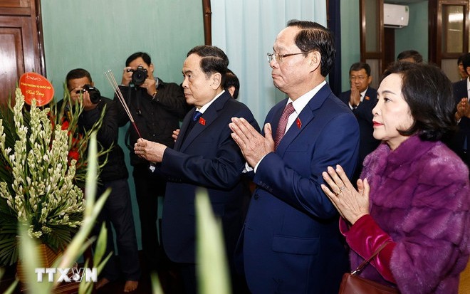 Chủ tịch Quốc hội Trần Thanh Mẫn dâng hương tưởng nhớ Chủ tịch Hồ Chí Minh tại Nhà 67