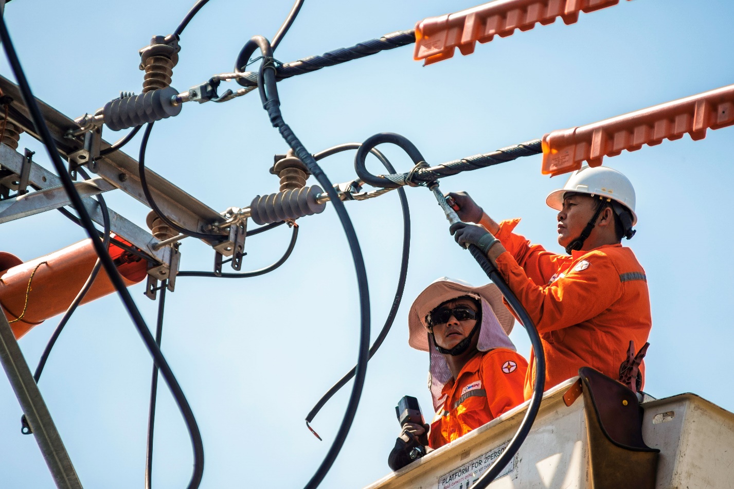 EVNSPC đ&atilde; đảm bảo cung cấp điện an to&agrave;n, ổn định trong dịp Tết- Ảnh 2.