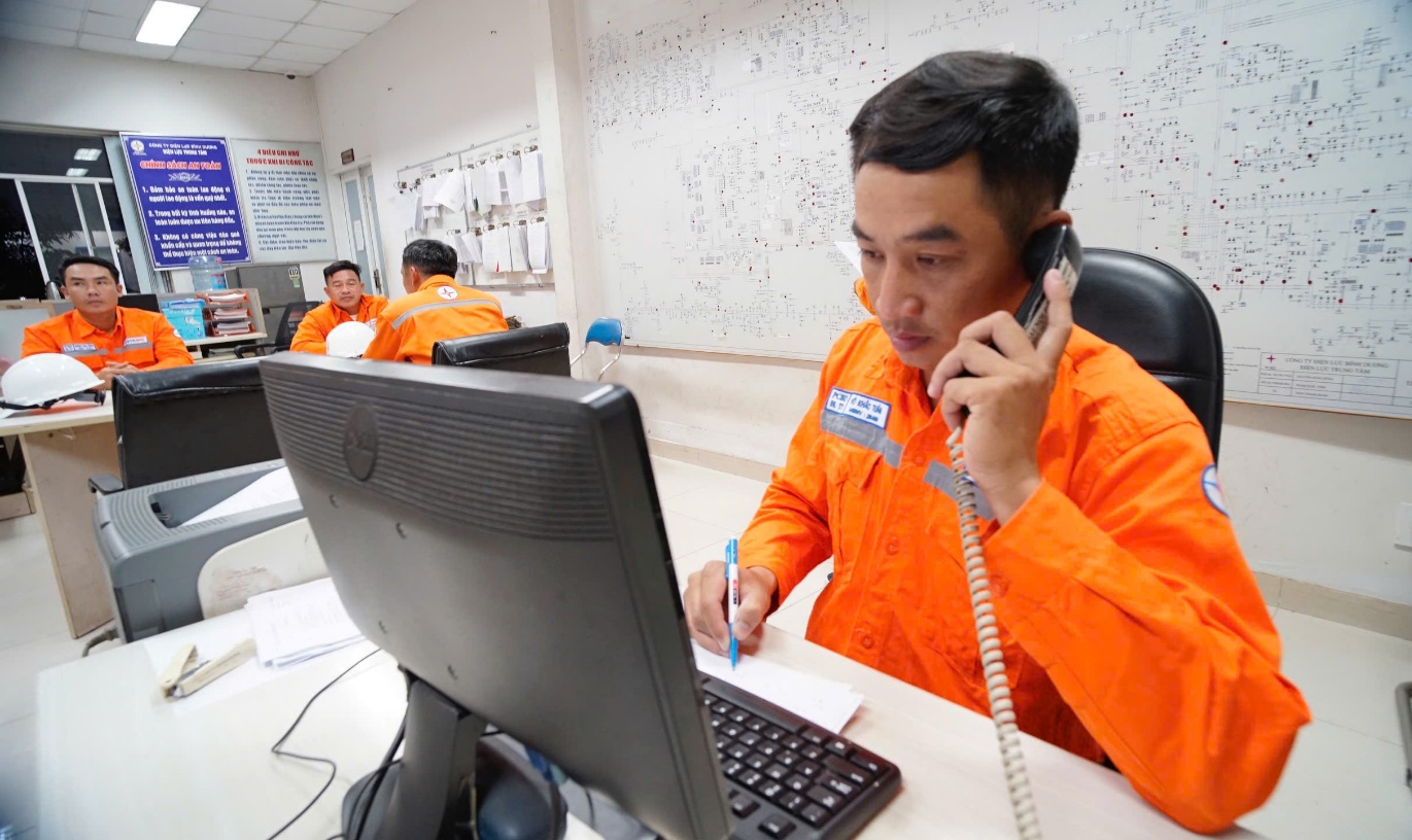 EVNSPC đ&atilde; đảm bảo cung cấp điện an to&agrave;n, ổn định trong dịp Tết- Ảnh 4.