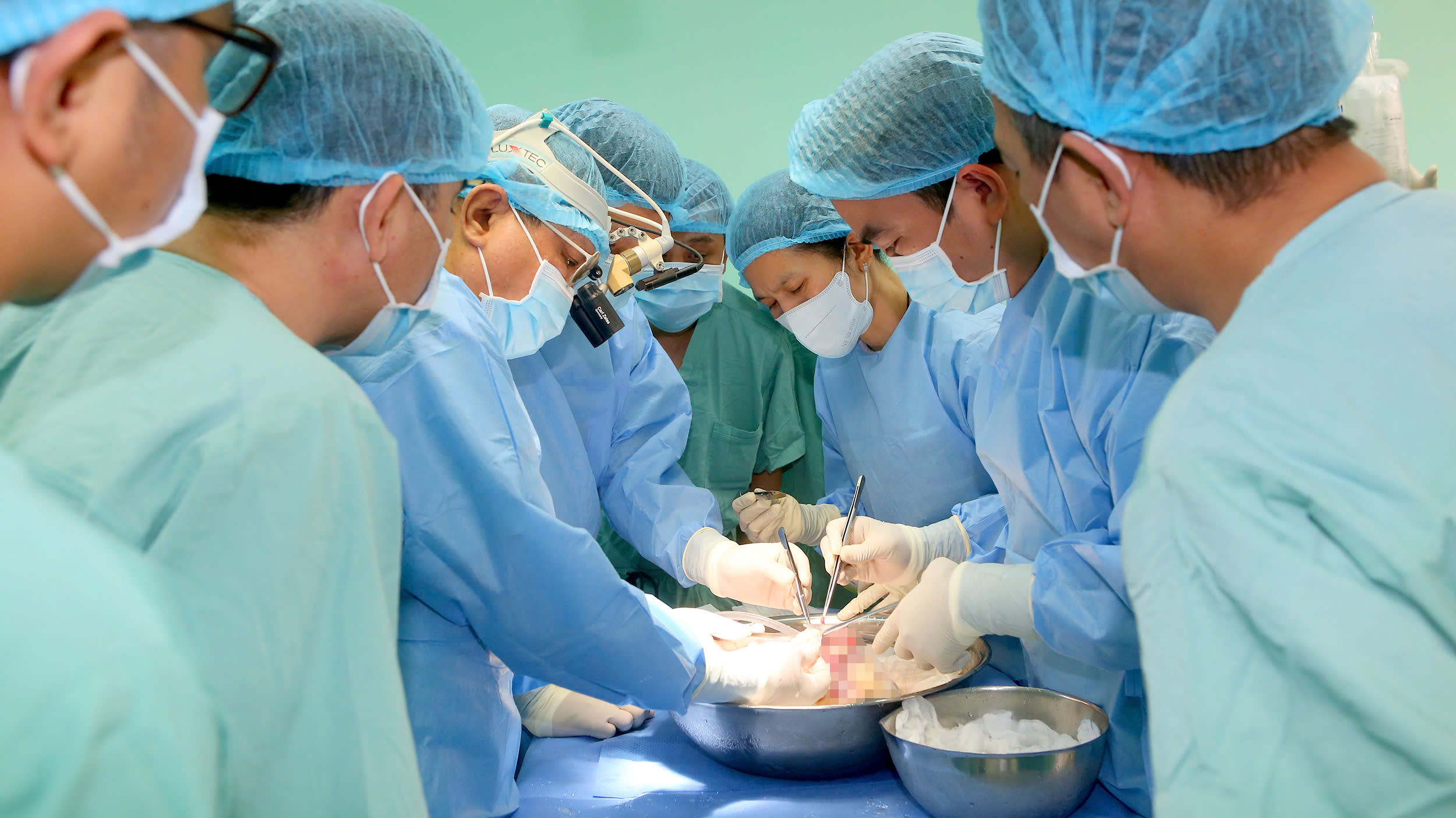 Người đ&agrave;n &ocirc;ng h&aacute;i c&agrave; ph&ecirc; ở Gia Lai nhận được "ph&eacute;p mầu" dịp Tết Nguy&ecirc;n đ&aacute;n- Ảnh 1.