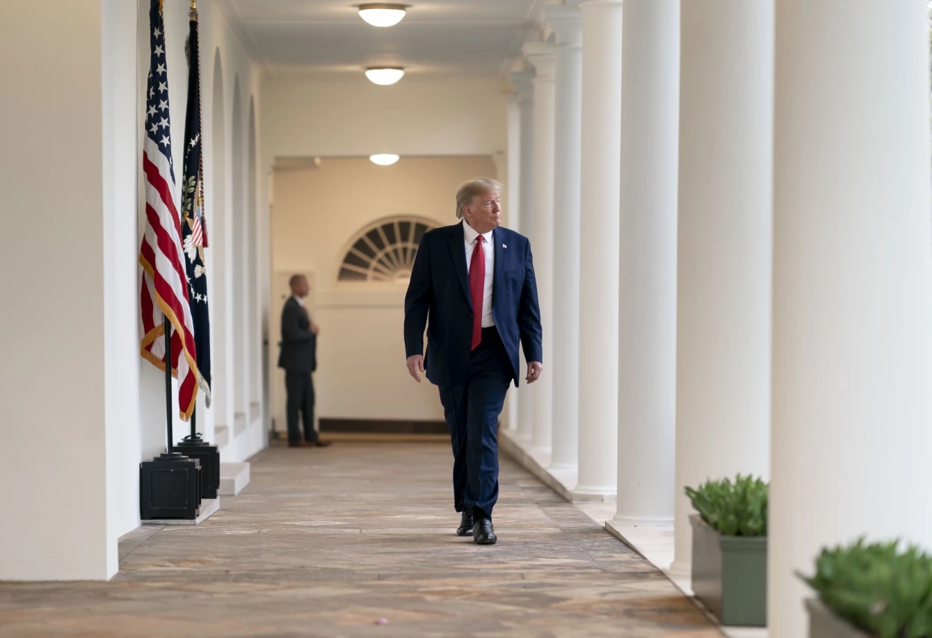 Ch&iacute;nh quyền Tổng thống Mỹ Donald Trump ho&atilde;n &aacute;p thuế Mexico v&agrave; Canada trong 30 ng&agrave;y. Ảnh: Nh&agrave; Trắng