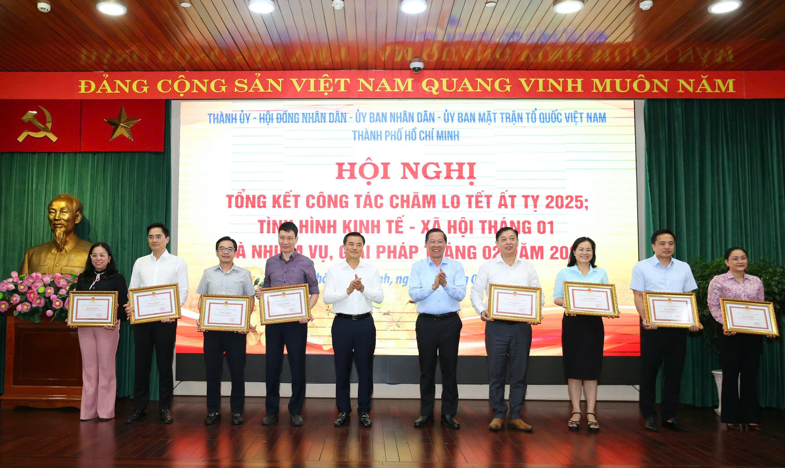B&iacute; thư Th&agrave;nh ủy Nguyễn Văn N&ecirc;n: Năm 2025 rất quan trọng, TP HCM phải đột ph&aacute;- Ảnh 6.