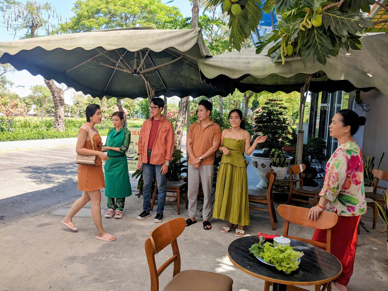 "Mẹ chồng quốc d&acirc;n" Lan Hương t&aacute;i xuất m&agrave;n ảnh nhỏ- Ảnh 4.