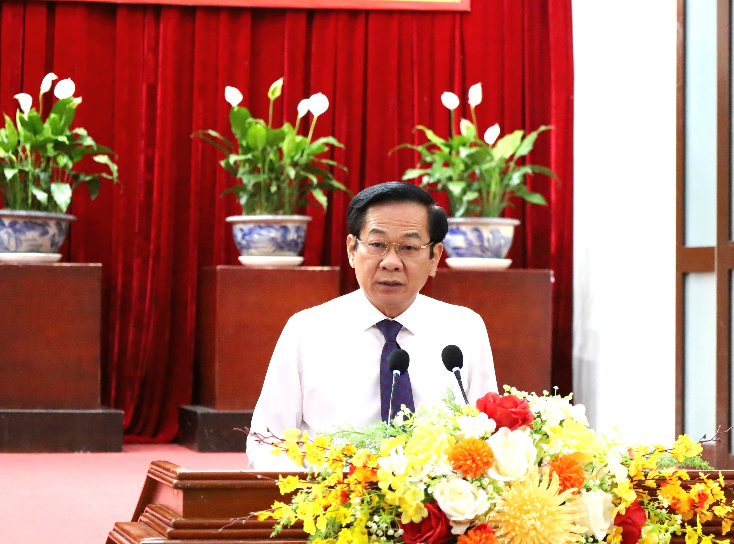 Th&agrave;nh ủy Cần Thơ c&ocirc;ng bố c&aacute;c quyết định về tổ chức bộ m&aacute;y v&agrave; c&ocirc;ng t&aacute;c c&aacute;n bộ- Ảnh 1.