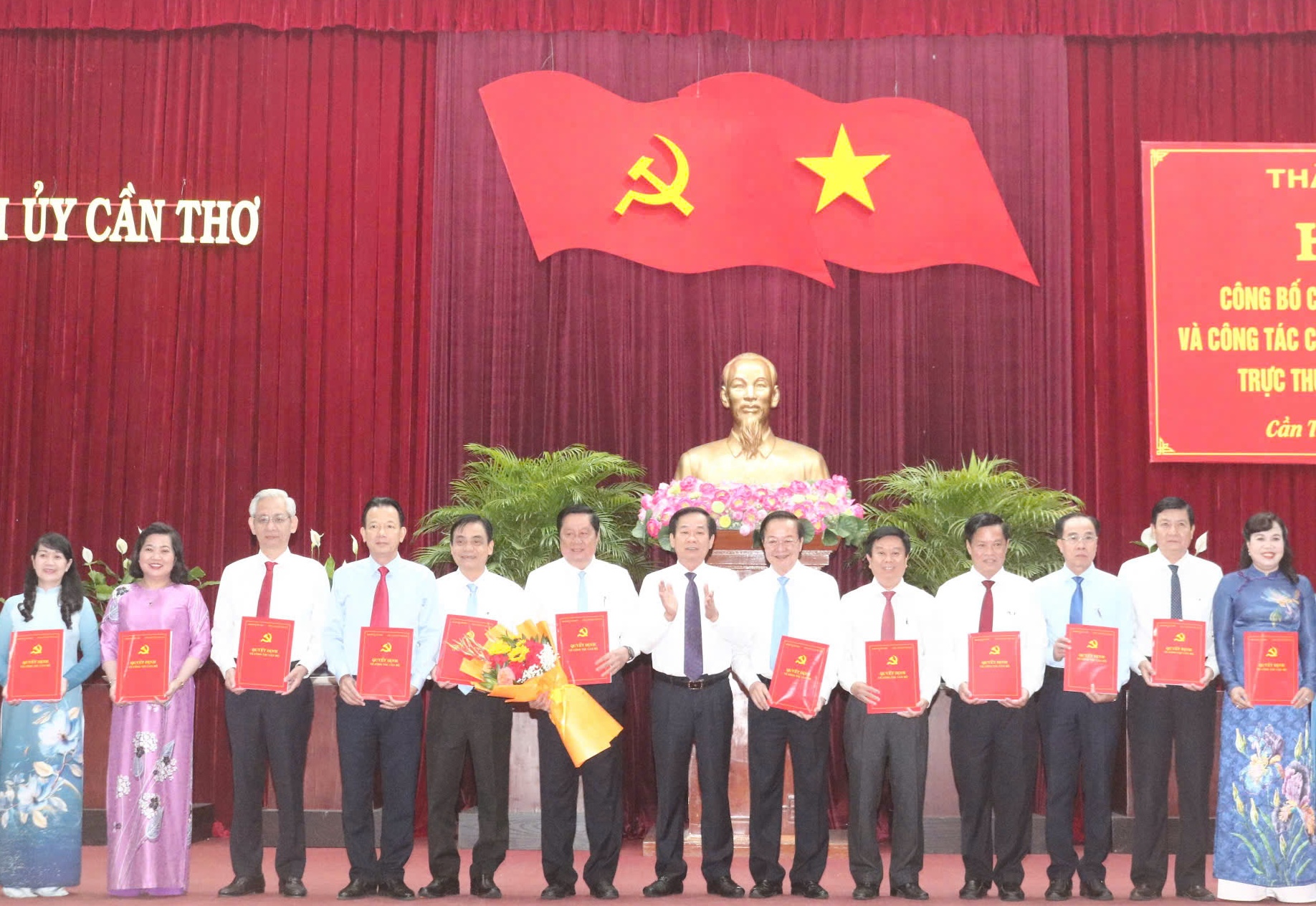 Th&agrave;nh ủy Cần Thơ c&ocirc;ng bố c&aacute;c quyết định về tổ chức bộ m&aacute;y v&agrave; c&ocirc;ng t&aacute;c c&aacute;n bộ- Ảnh 3.