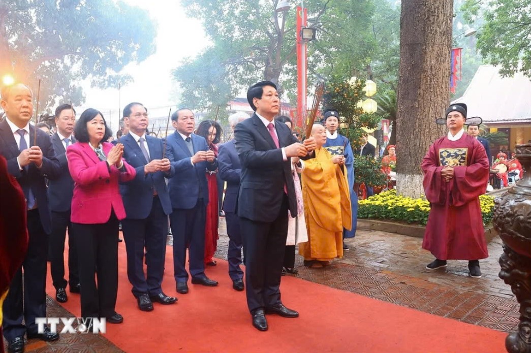 Chủ tịch nước Lương Cường chủ tr&igrave; Lễ d&acirc;ng hương khai Xu&acirc;n tại Ho&agrave;ng th&agrave;nh Thăng Long- Ảnh 1.