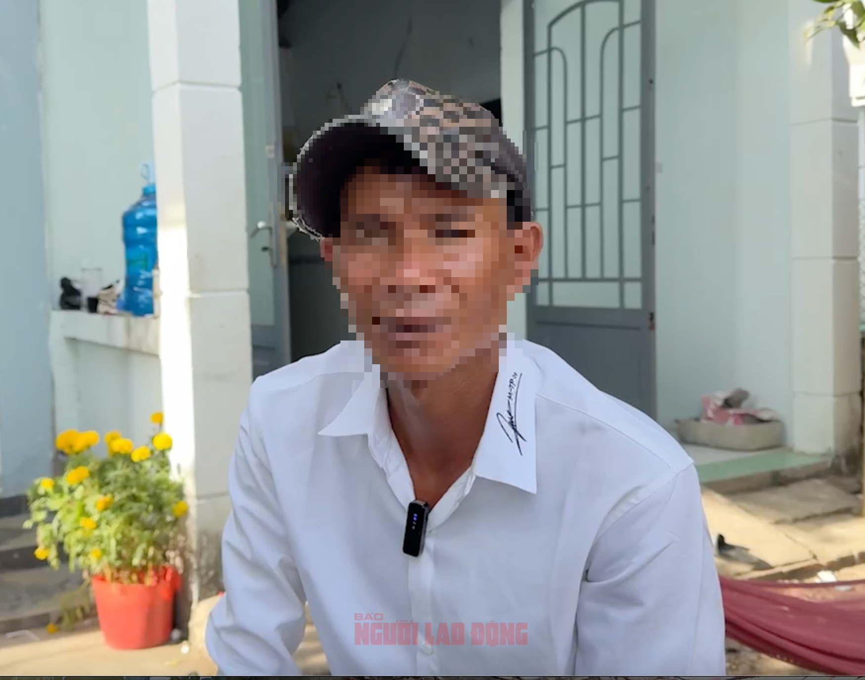 CLIP: Người đ&agrave;n &ocirc;ng ngh&egrave;o tr&uacute;ng 2 tờ đặc biệt nhưng v&eacute; bị r&aacute;ch n&aacute;t n&oacute;i g&igrave;?- Ảnh 1.