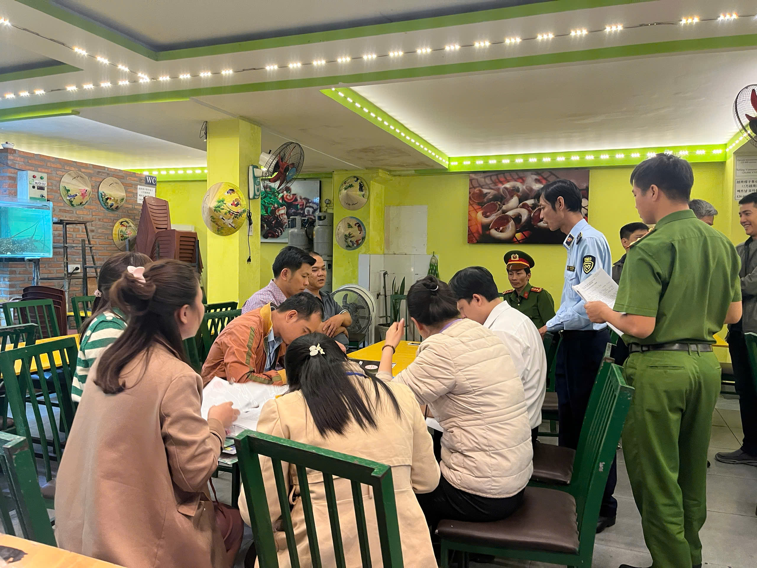Thông tin mới nhất vụ quán ăn bị tố “chặt chém" ở Nha Trang - Ảnh 1.