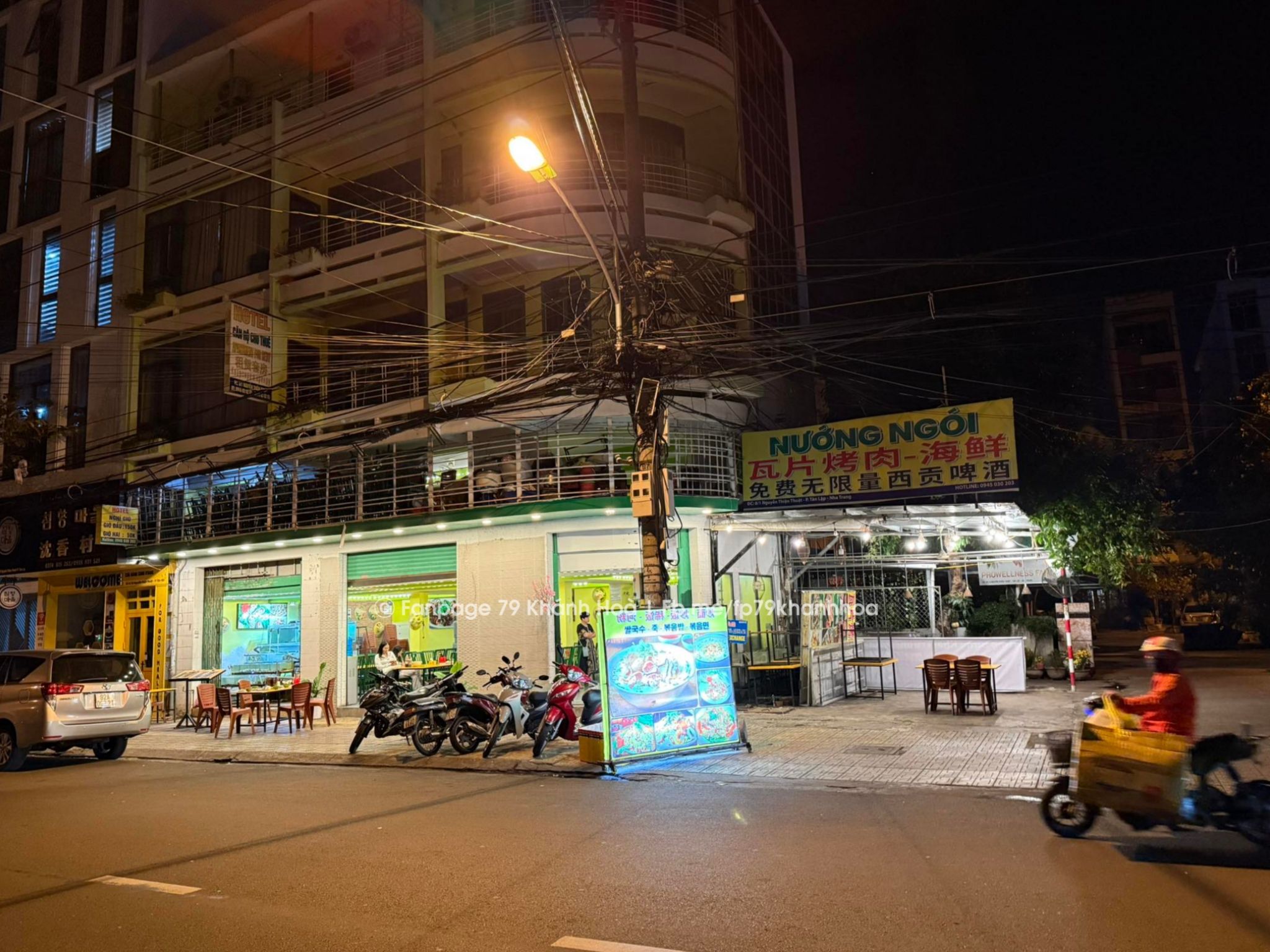 Qu&aacute;n ăn bị tố "chặt ch&eacute;m" ở Nha Trang: Ng&agrave;y đ&oacute;ng cửa, đ&ecirc;m vẫn mở b&aacute;n?- Ảnh 2.