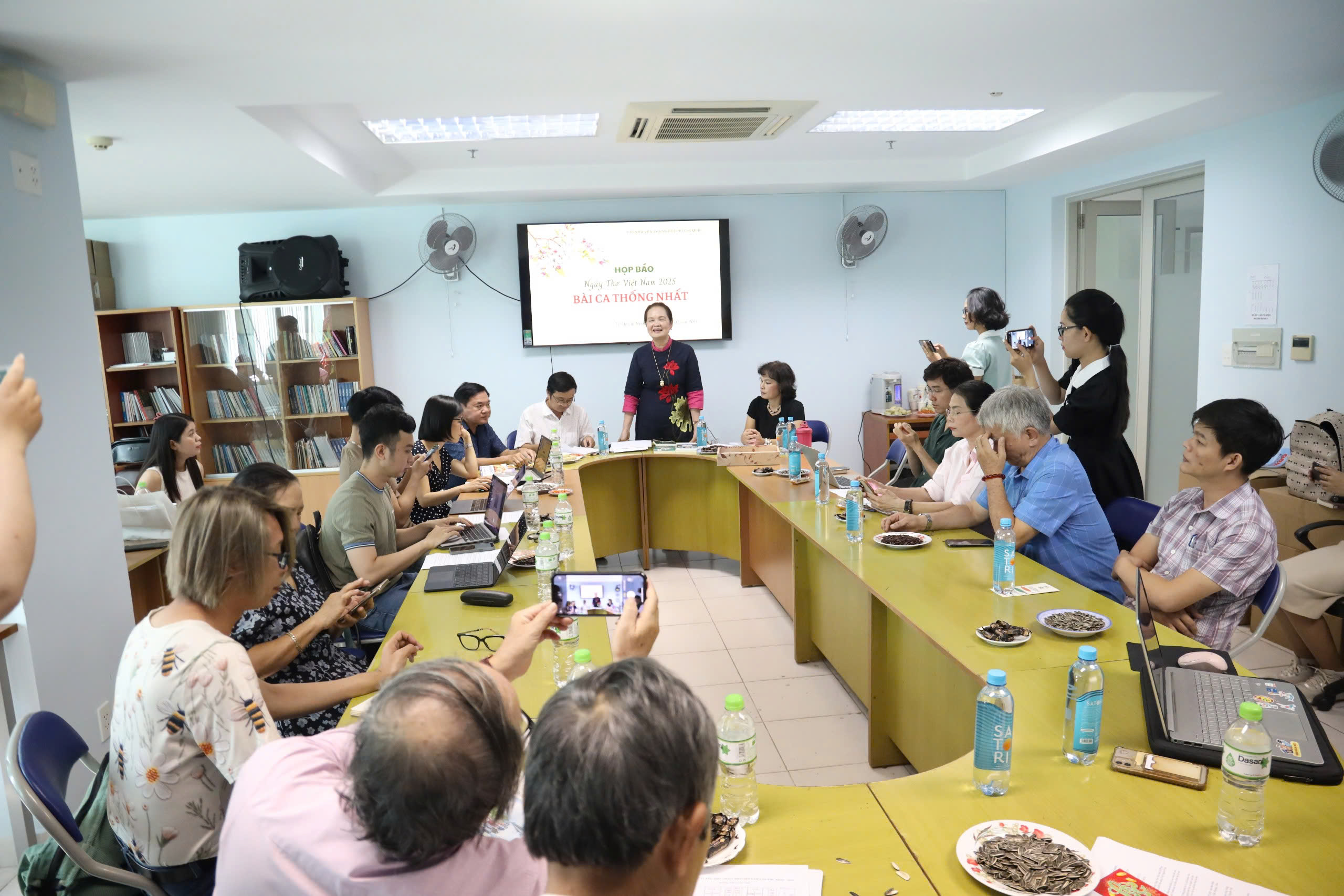Ngày thơ Việt Nam 2025 tại TP HCM- Ảnh 3.