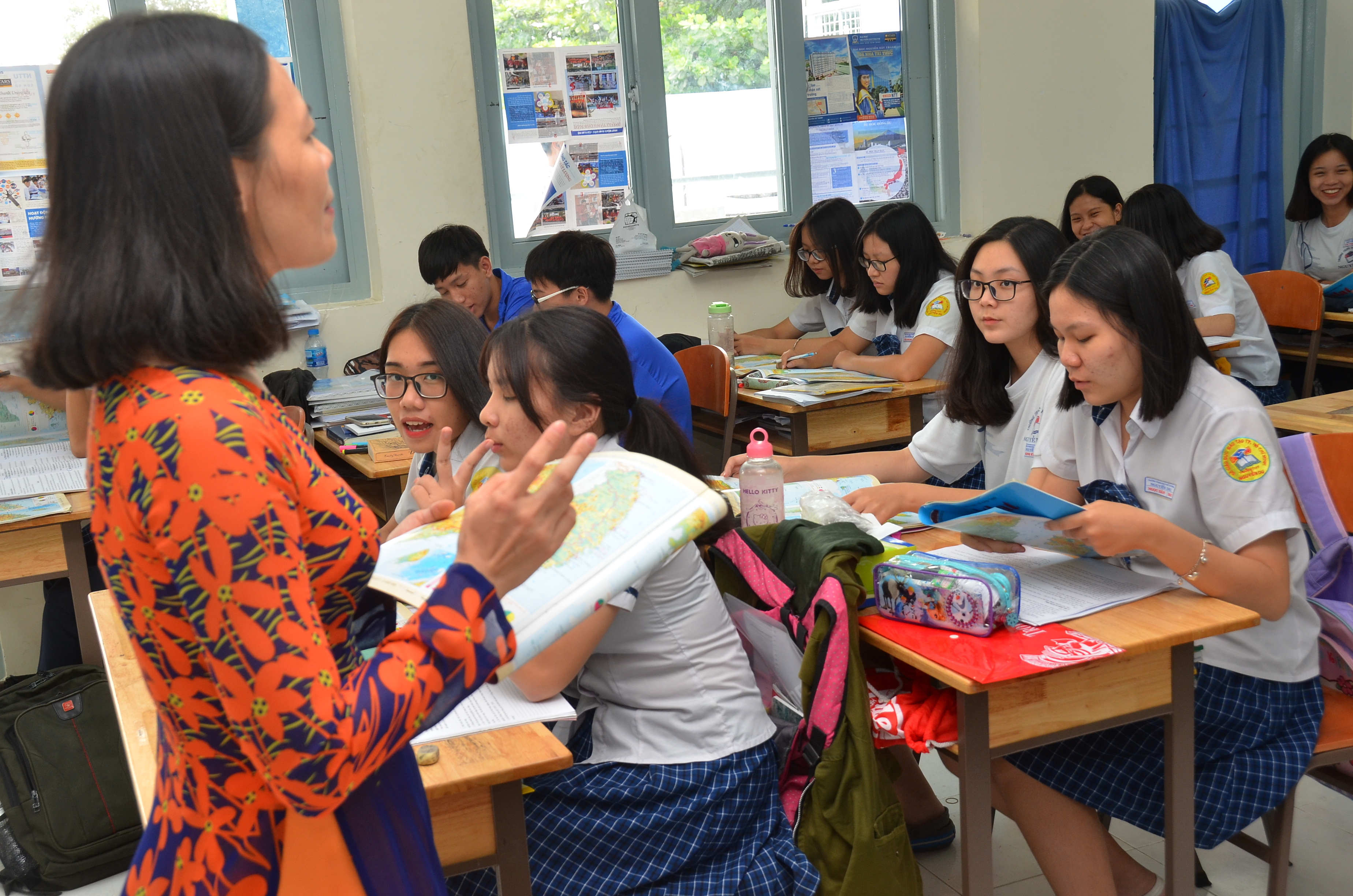 Xử l&yacute;, c&ocirc;ng khai gi&aacute;o vi&ecirc;n dạy th&ecirc;m sai quy định- Ảnh 1.