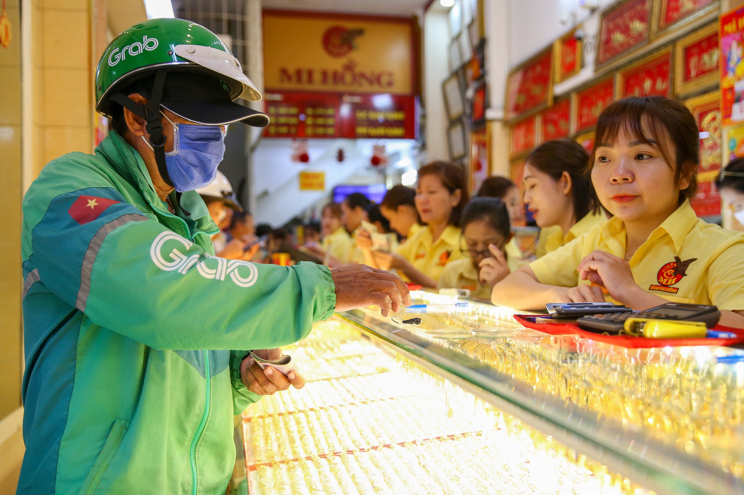 Ng&agrave;y v&iacute;a Thần T&agrave;i, gi&aacute; v&agrave;ng miếng SJC biến động rất mạnh- Ảnh 10.