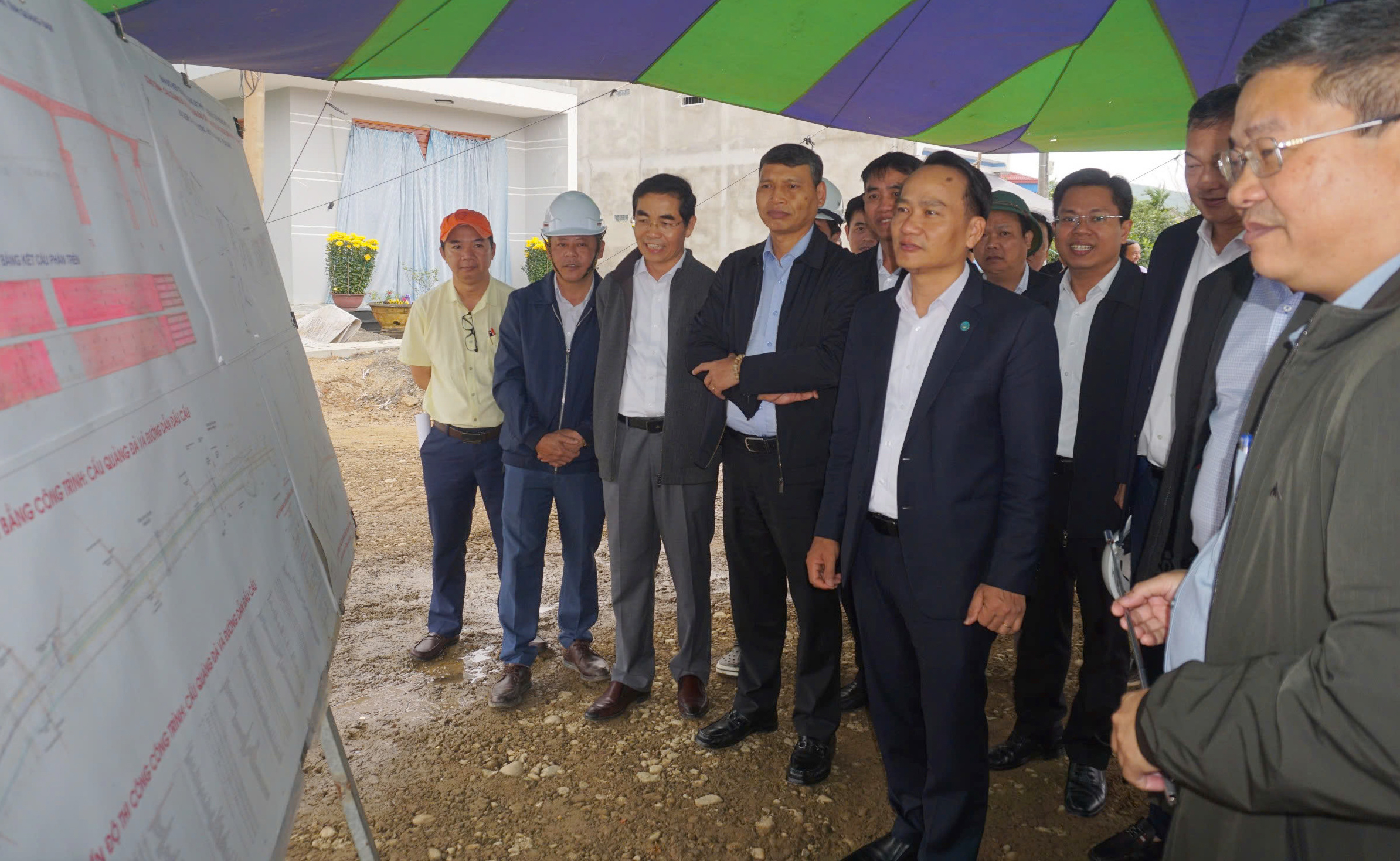 Kiểm tra cầu Quảng Đ&agrave;, l&atilde;nh đạo Đ&agrave; Nẵng gọi điện cho l&atilde;nh đạo thị x&atilde; Điện B&agrave;n, tỉnh Quảng Nam- Ảnh 2.