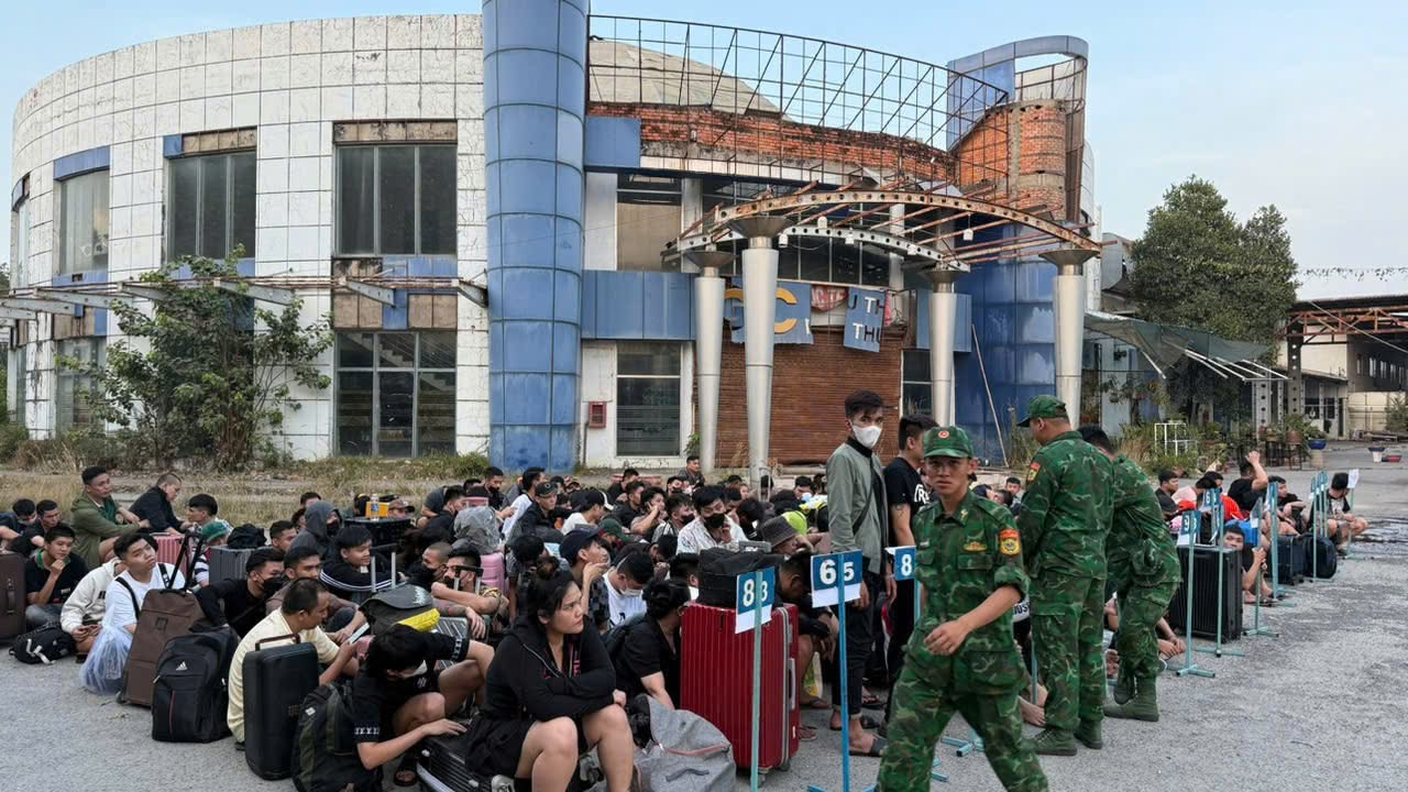 Tiếp nhận, x&aacute;c minh th&ocirc;ng tin 177 người vừa được trao trả từ Campuchia- Ảnh 2.