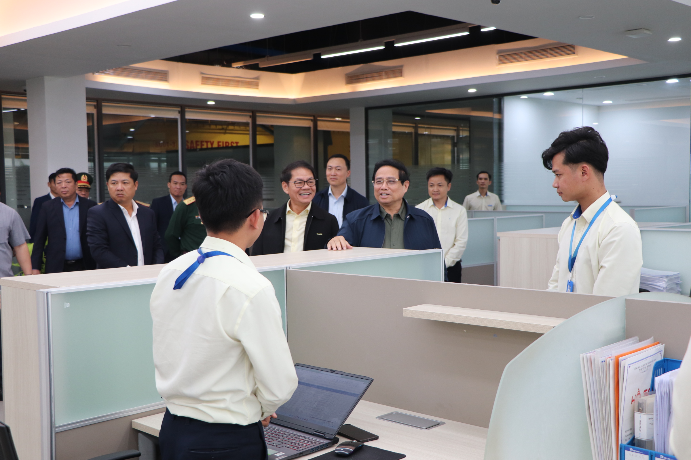 Thủ tướng "đặt hàng" THACO nghiên cứu, sản xuất tàu đường sắt tốc độ cao - Ảnh 13.