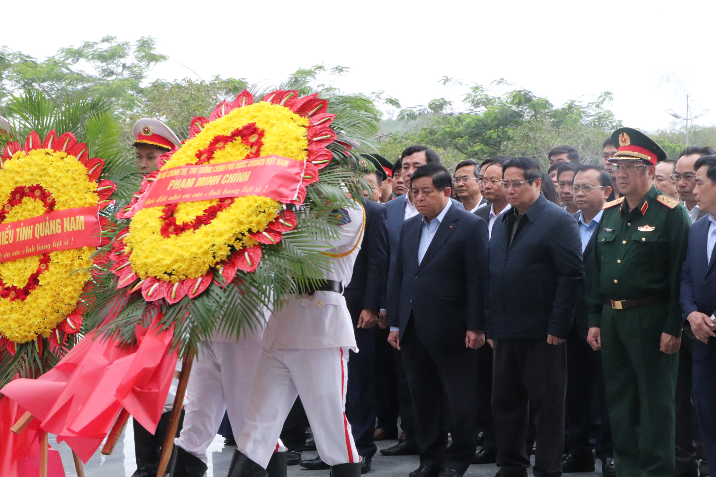 Thủ tướng "đặt hàng" THACO nghiên cứu, sản xuất tàu đường sắt tốc độ cao - Ảnh 1.