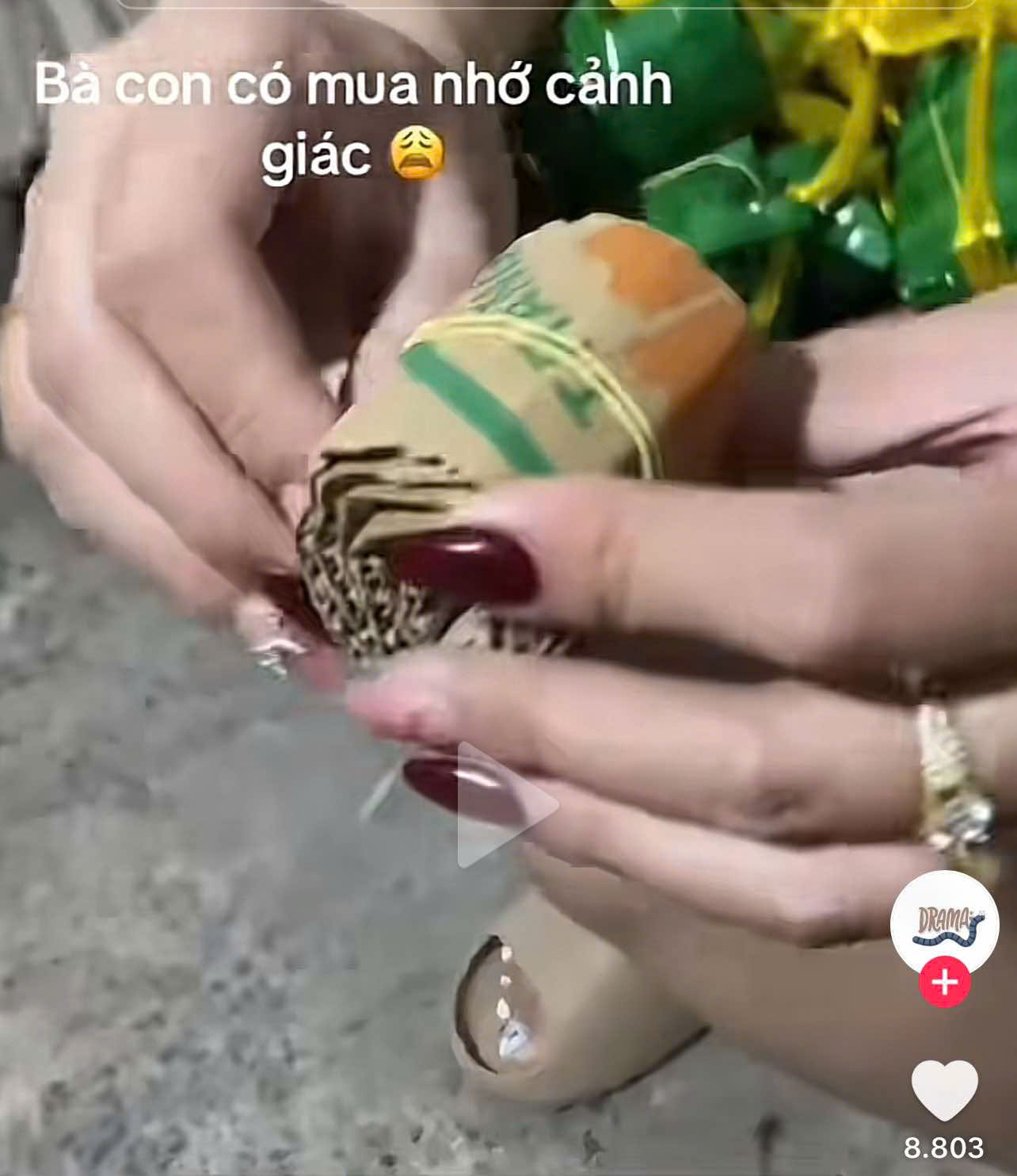 Chủ qu&aacute;n b&aacute;n nem m&ocirc; h&igrave;nh ở n&uacute;i B&agrave; Đen l&ecirc;n clip, cộng đồng mạng "quay xe"- Ảnh 1.