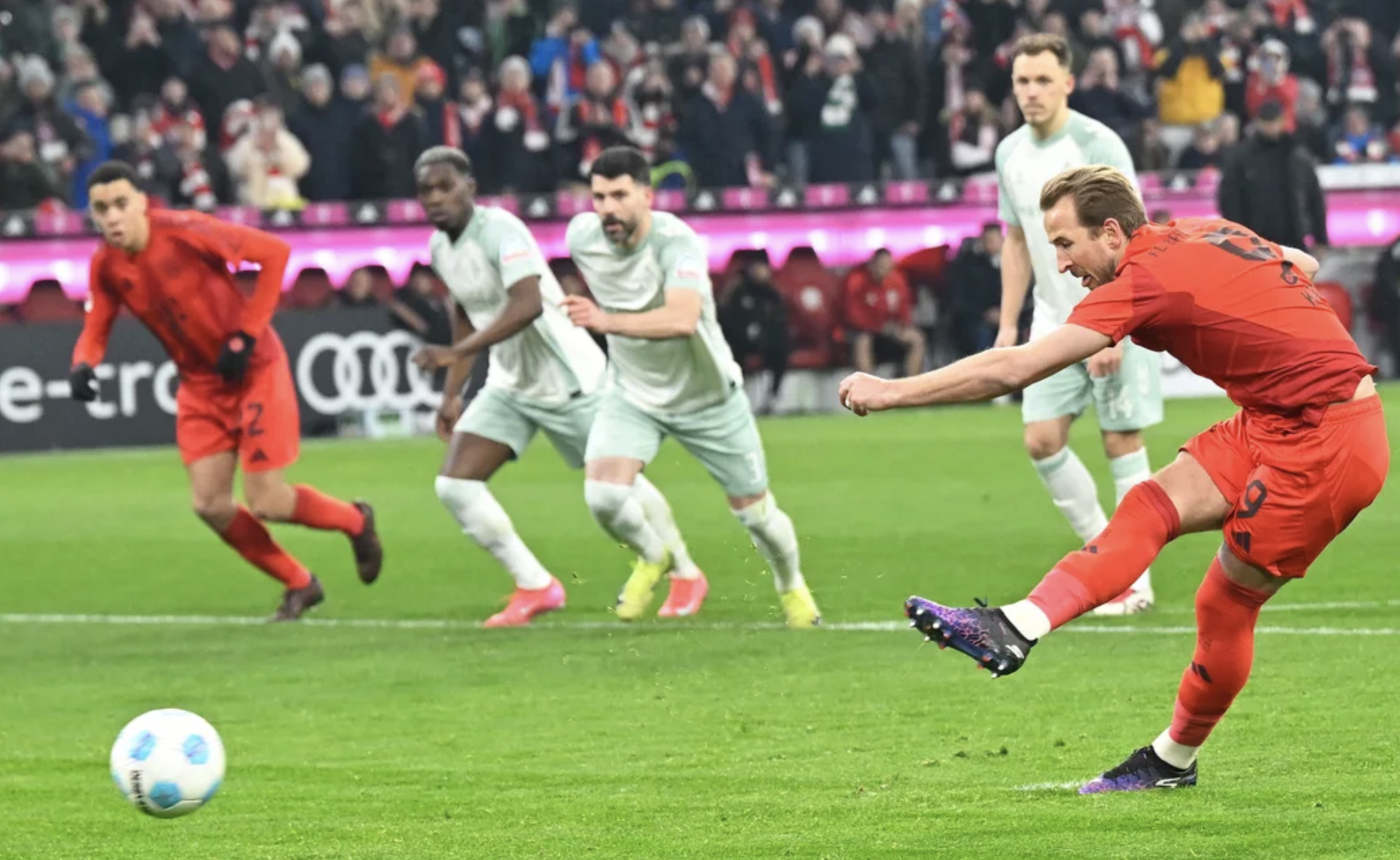 Harry Kane tỏa s&aacute;ng chấm phạt đền, Bayern Munich v&ugrave;i dập Bremen vững ng&ocirc;i đầu- Ảnh 2.