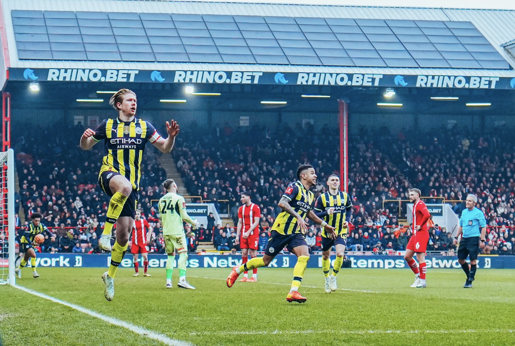 Chật vật thắng Leyton Orient, Man City gi&agrave;nh v&eacute; v&ograve;ng 5 FA Cup- Ảnh 5.