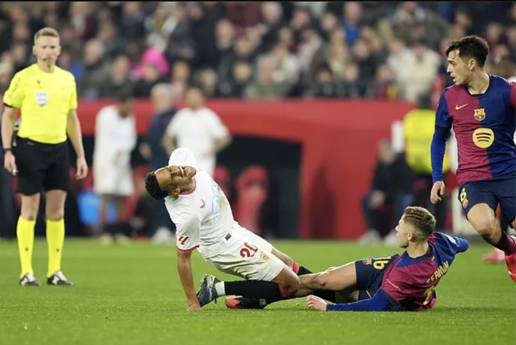 Thắng v&ugrave;i dập Sevilla, Barcelona tăng tốc đua v&ocirc; địch La Liga- Ảnh 7.