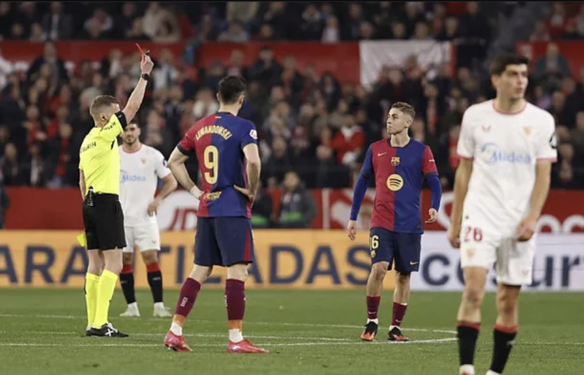Thắng v&ugrave;i dập Sevilla, Barcelona tăng tốc đua v&ocirc; địch La Liga- Ảnh 8.
