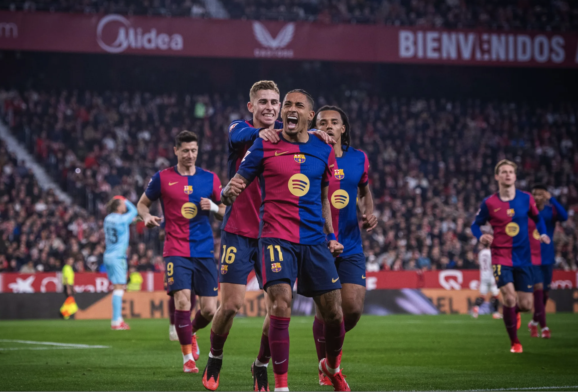 Thắng v&ugrave;i dập Sevilla, Barcelona tăng tốc đua v&ocirc; địch La Liga- Ảnh 6.