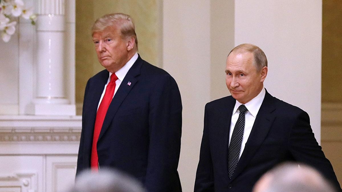 Tổng thống Mỹ Donald Trump v&agrave; Tổng thống Nga Vladimir Putin. Ảnh: Bloomberg