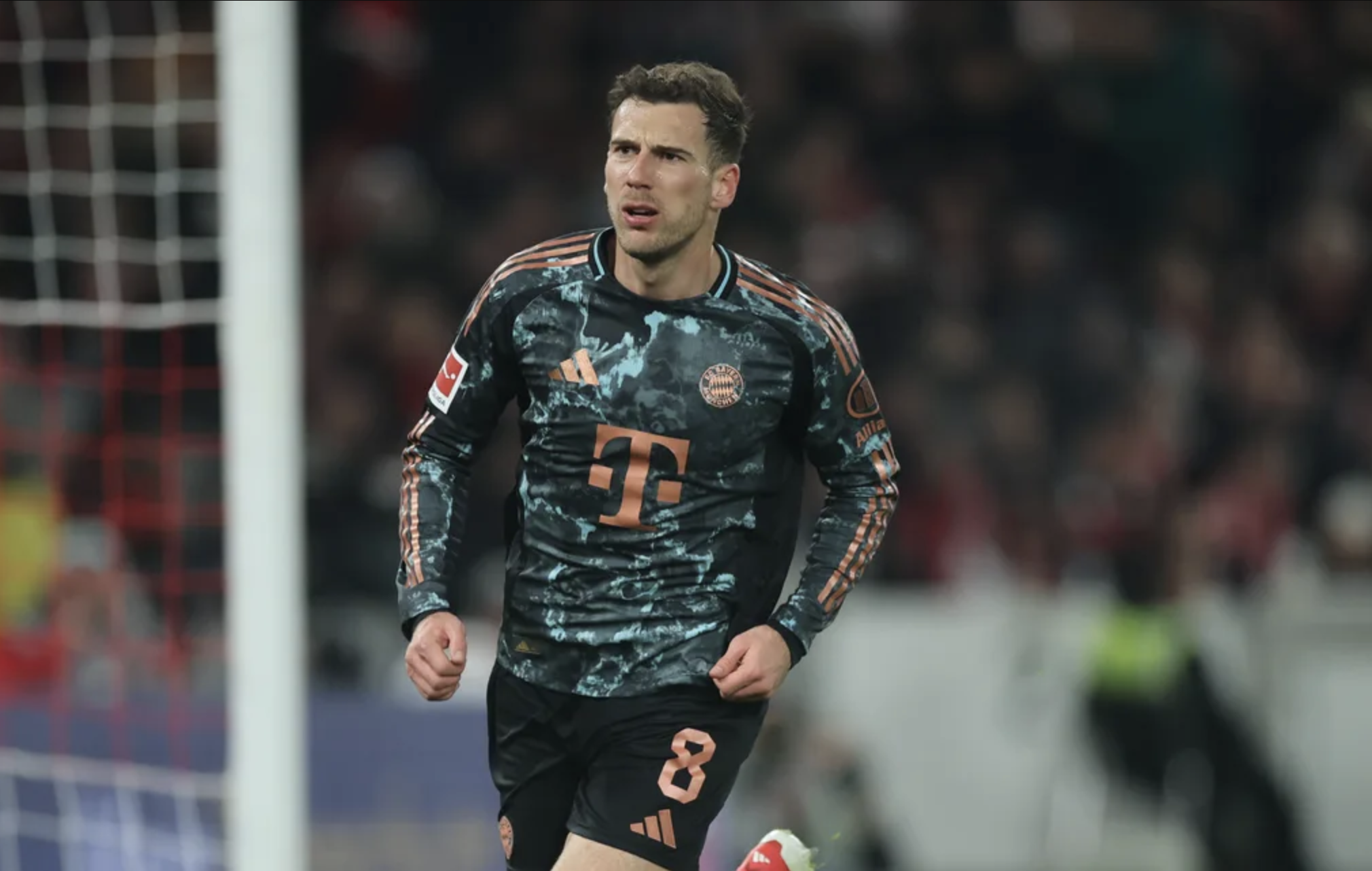 Ngược dòng hạ chủ nhà Stuttgart, Bayern Munich áp sát ngôi vô địch- Ảnh 4.
