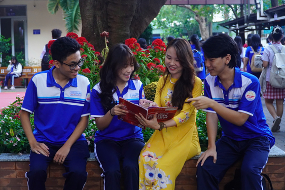 Công việc không tránh khỏi áp lực song tình thương dành cho học trò, điểm tựa từ gia đình, sự gắn kết và ủng hộ của nhà trường đã giúp Hương Lan không ngừng tiến về phía trước Ảnh: QUỐC THẮNG