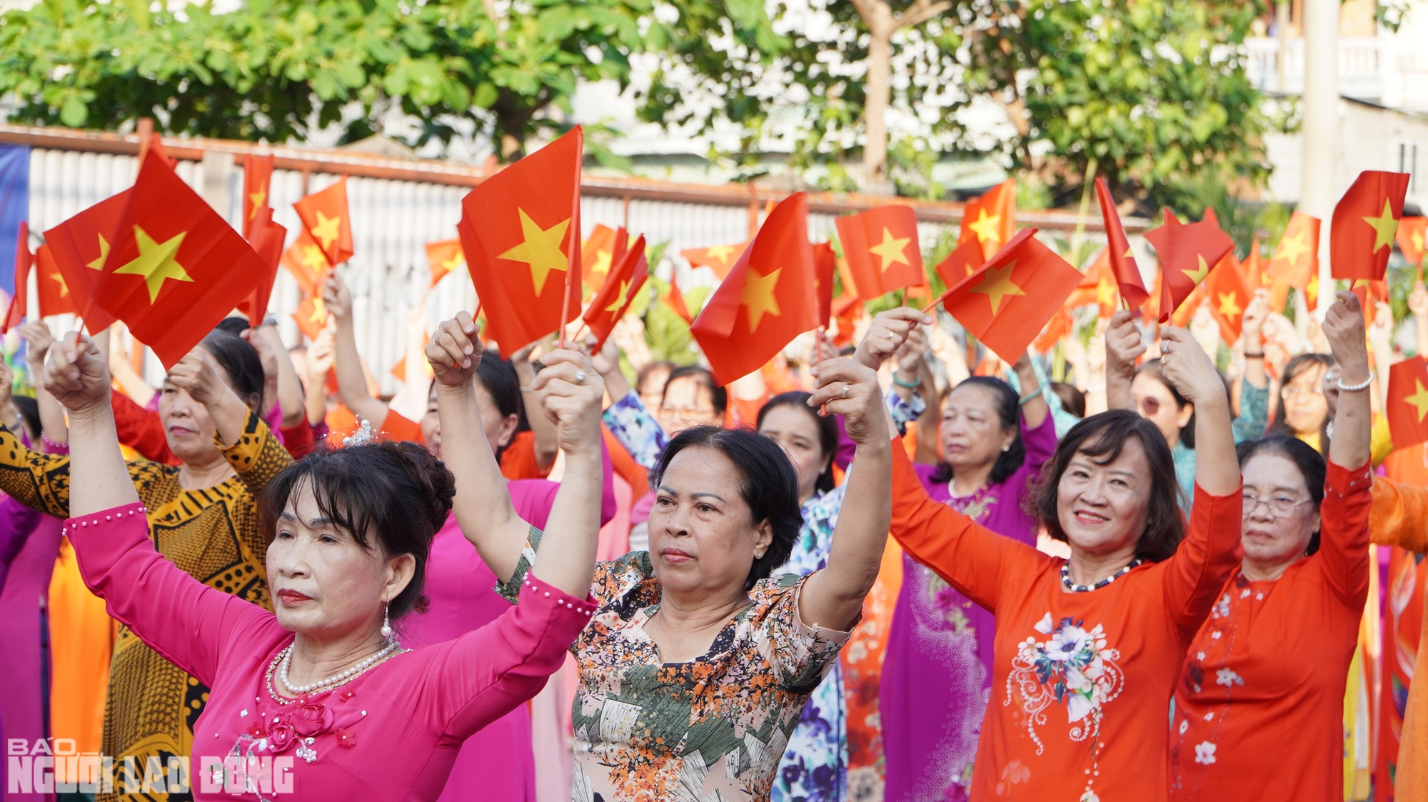 TP HCM: Hơn 200 người đồng diễn &aacute;o d&agrave;i, ch&agrave;o mừng h&agrave;ng loạt sự kiện quan trọng- Ảnh 4.