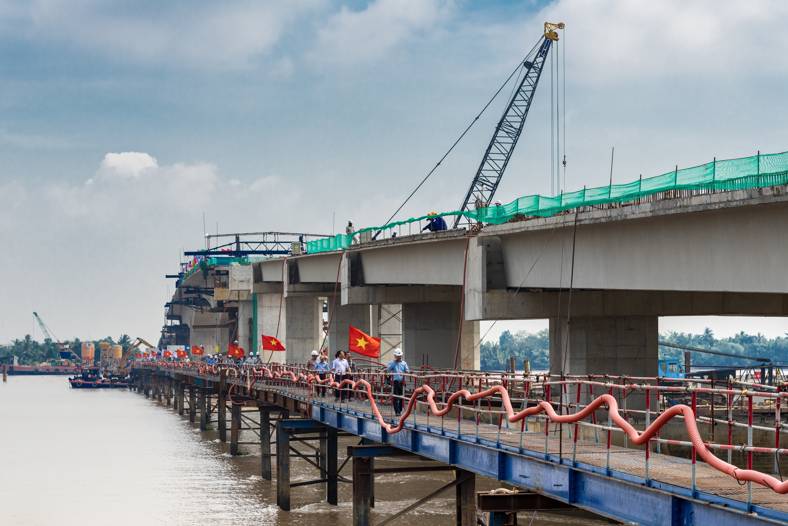 Cầu Đại Ng&atilde;i 2 nối liền đ&ocirc;i bờ. Ảnh: TRẦN THUẬN