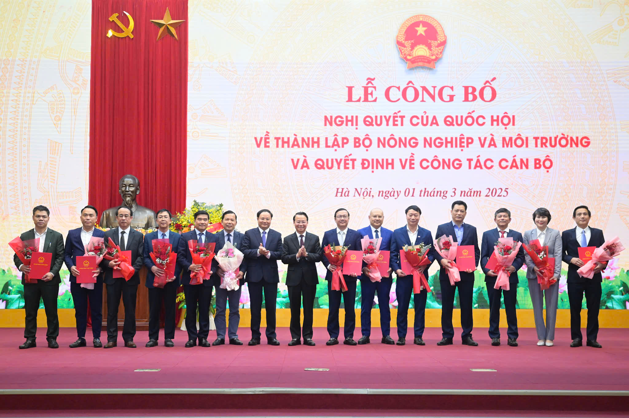 Bộ trưởng Bộ N&ocirc;ng nghiệp v&agrave; M&ocirc;i trường bổ nhiệm l&atilde;nh đạo c&aacute;c đơn vị trực thuộc- Ảnh 2.
