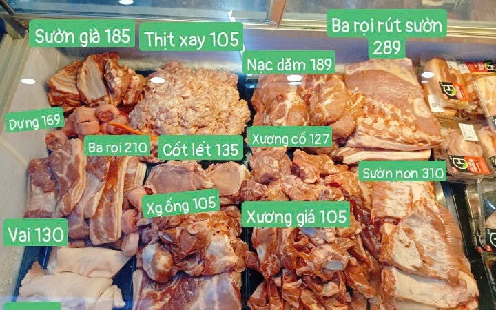 Giá heo hơi sốt, thịt heo có món vượt 300.000 đồng/kg