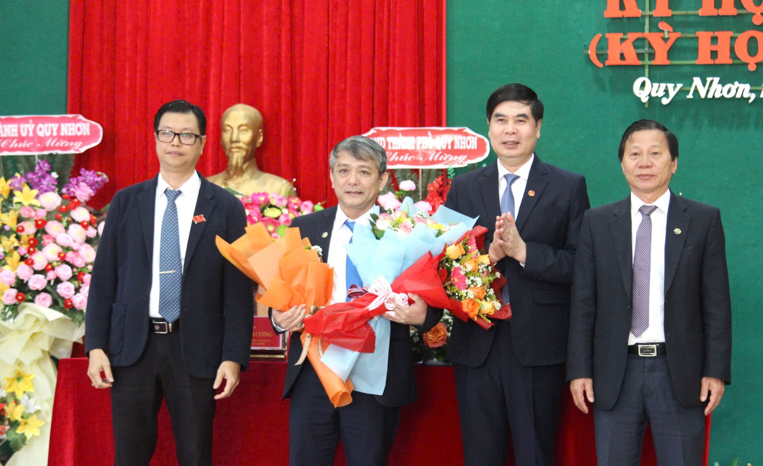 &Ocirc;ng Nguyễn Hữu Kh&uacute;c được bầu giữ chức Chủ tịch UBND TP Quy Nhơn- Ảnh 1.
