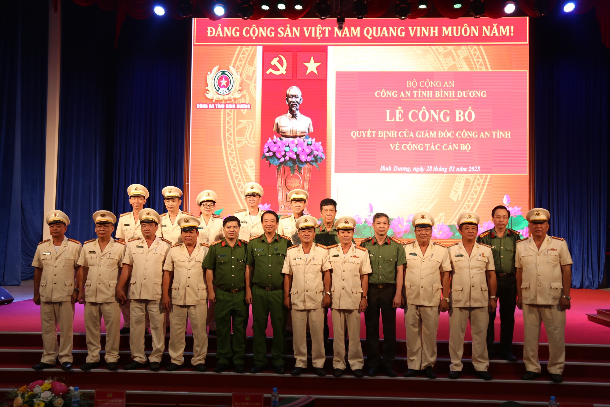 Công an Bình Dương tạm dừng thu nhận hồ sơ cấp Căn cước, định danh điện tử- Ảnh 1.