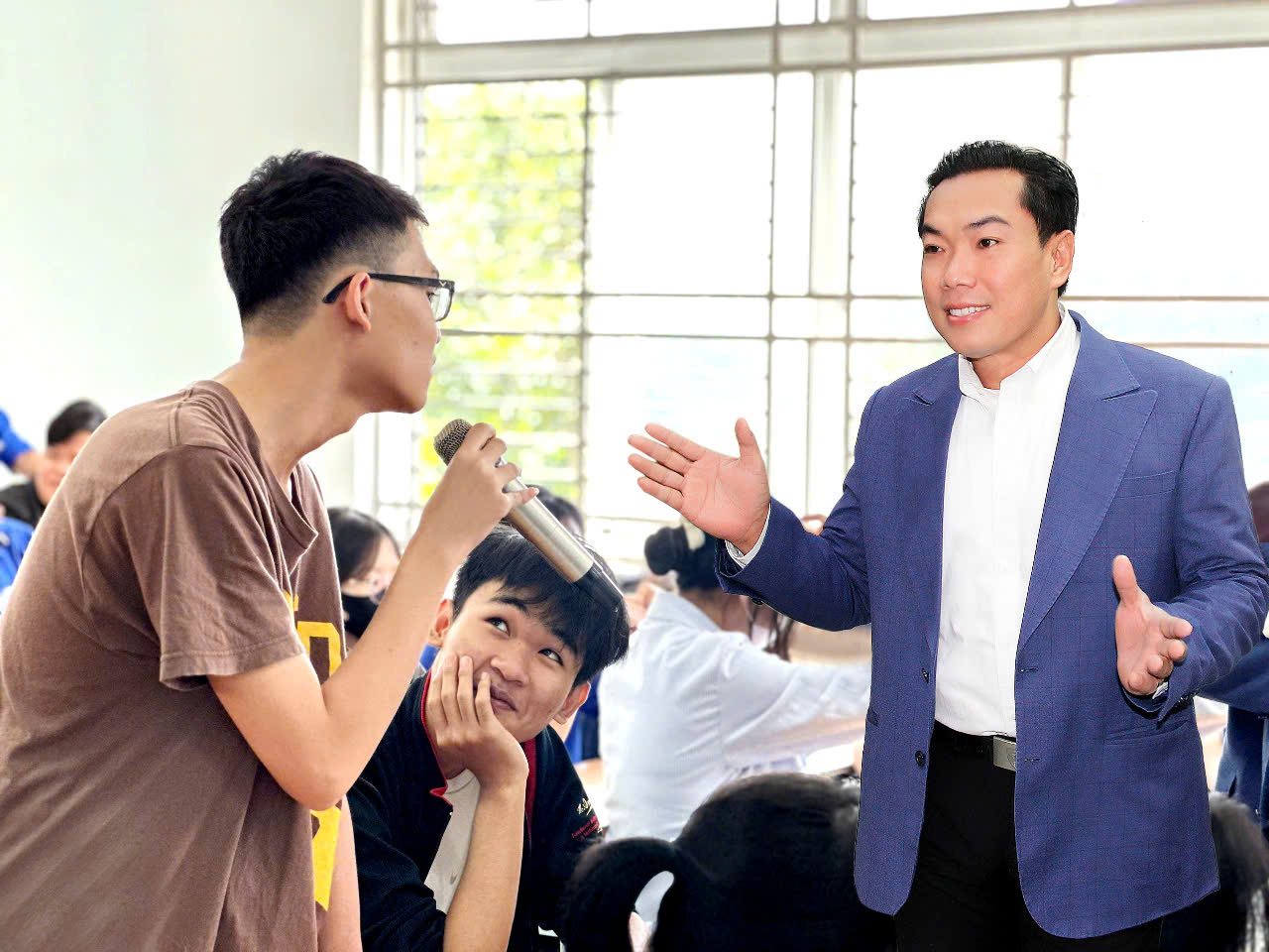 Diễn giả văn h&oacute;a Hồ Nhựt Quang n&oacute;i về t&igrave;nh huống mất khả năng quản l&yacute; cảm x&uacute;c- Ảnh 1.