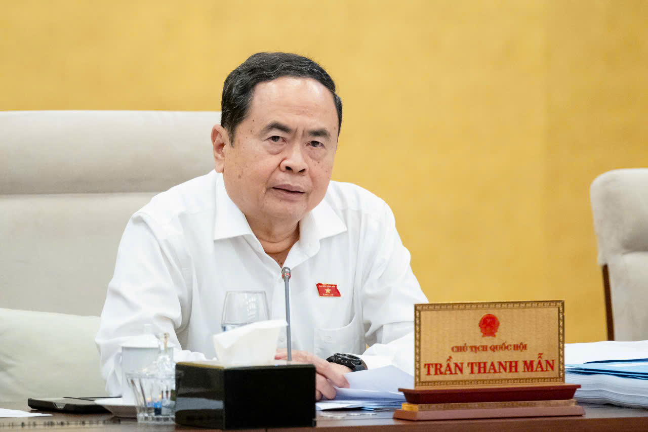 Chủ tịch Quốc hội: Gần 50 năm, t&agrave;u Thống Nhất gần như kh&ocirc;ng thay đổi tốc độ- Ảnh 2.